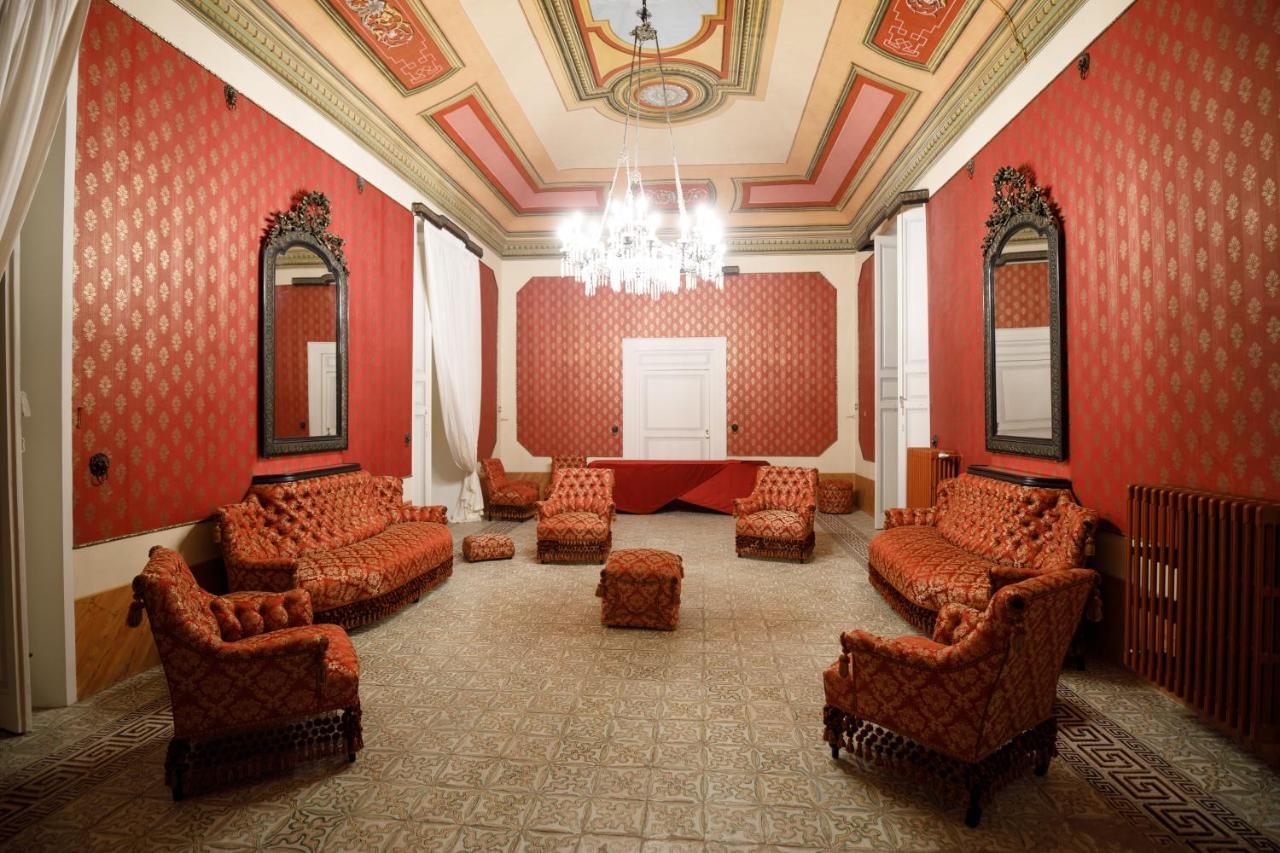 לינה וארוחת בוקר מולה די בארי Palazzo Introna מראה חיצוני תמונה