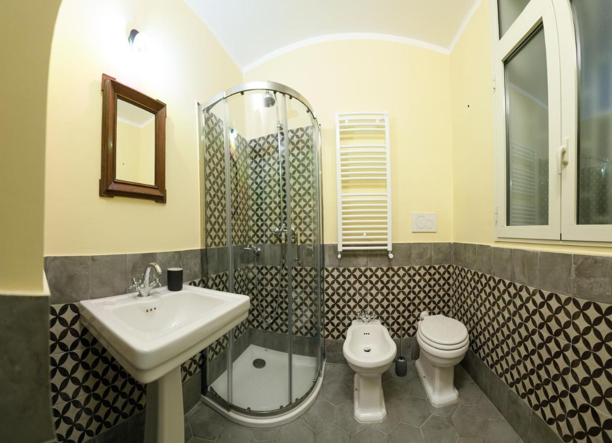 לינה וארוחת בוקר מולה די בארי Palazzo Introna מראה חיצוני תמונה
