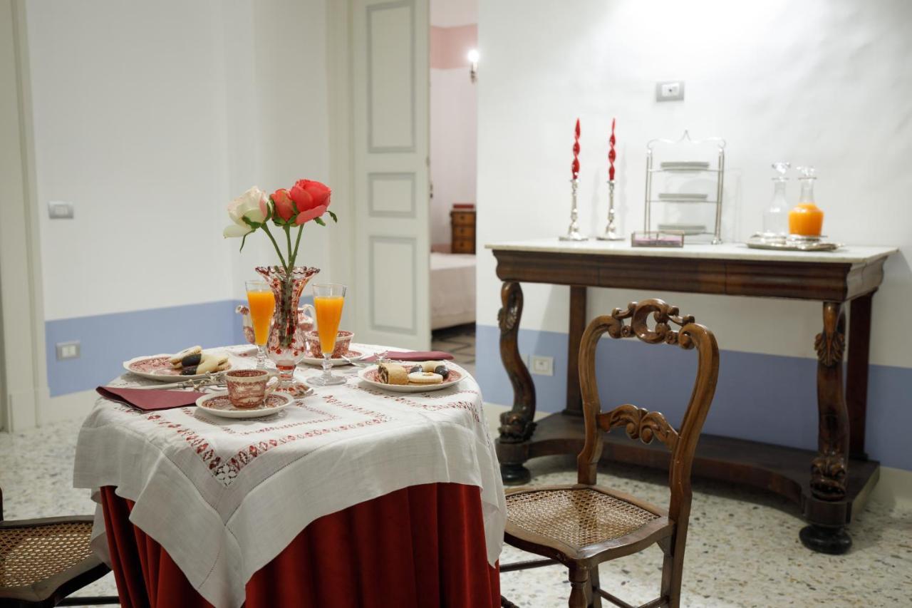 לינה וארוחת בוקר מולה די בארי Palazzo Introna מראה חיצוני תמונה