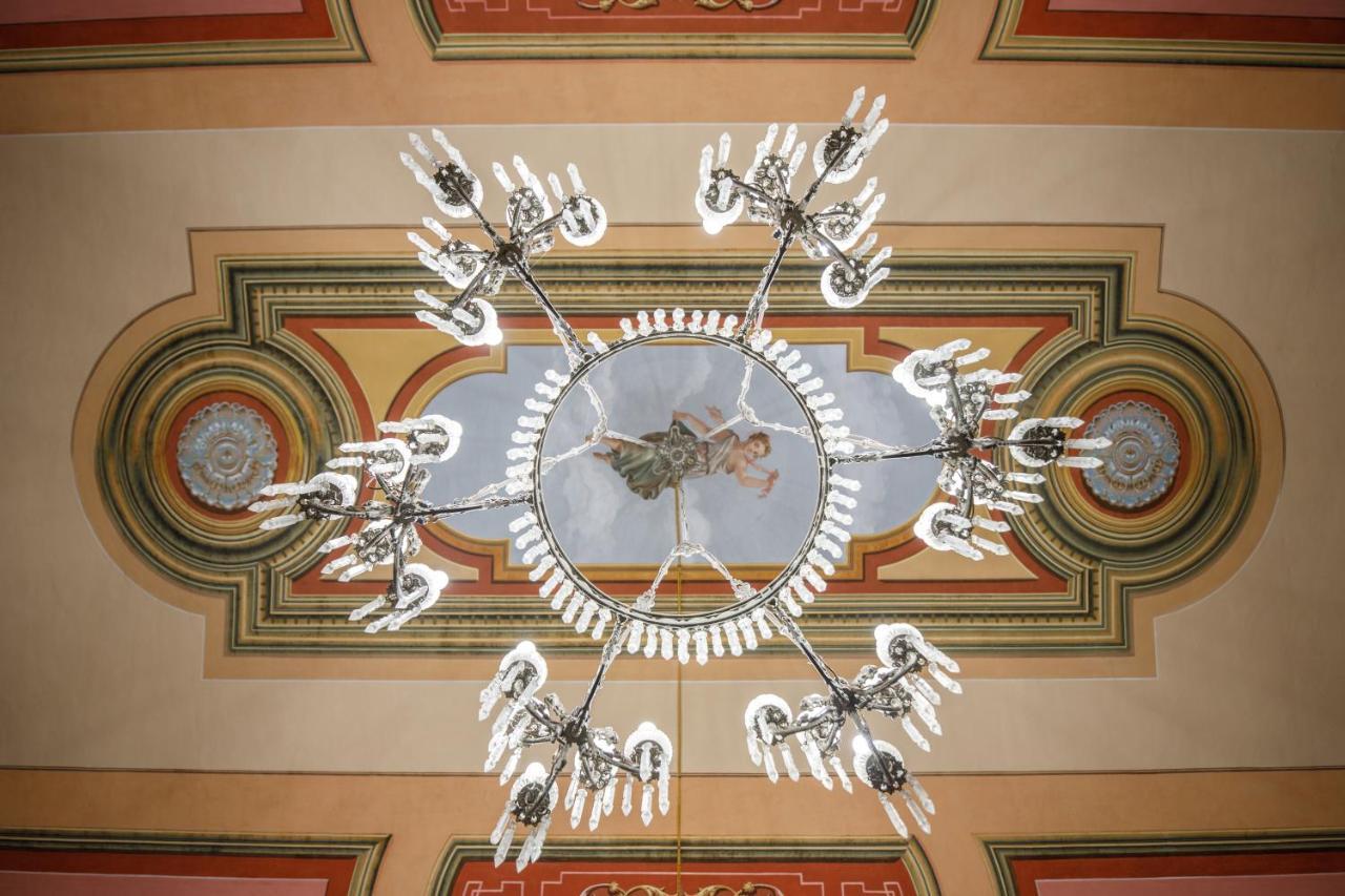 לינה וארוחת בוקר מולה די בארי Palazzo Introna מראה חיצוני תמונה