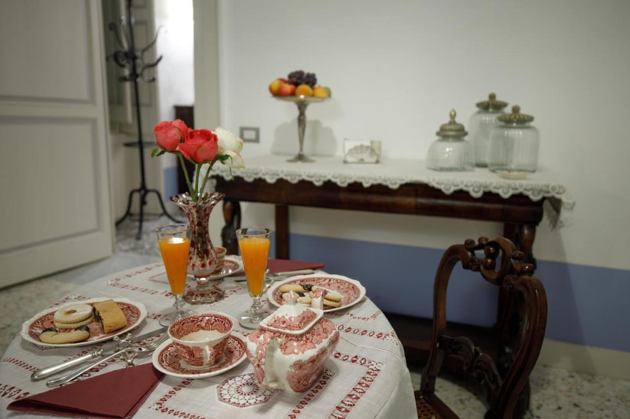 לינה וארוחת בוקר מולה די בארי Palazzo Introna מראה חיצוני תמונה