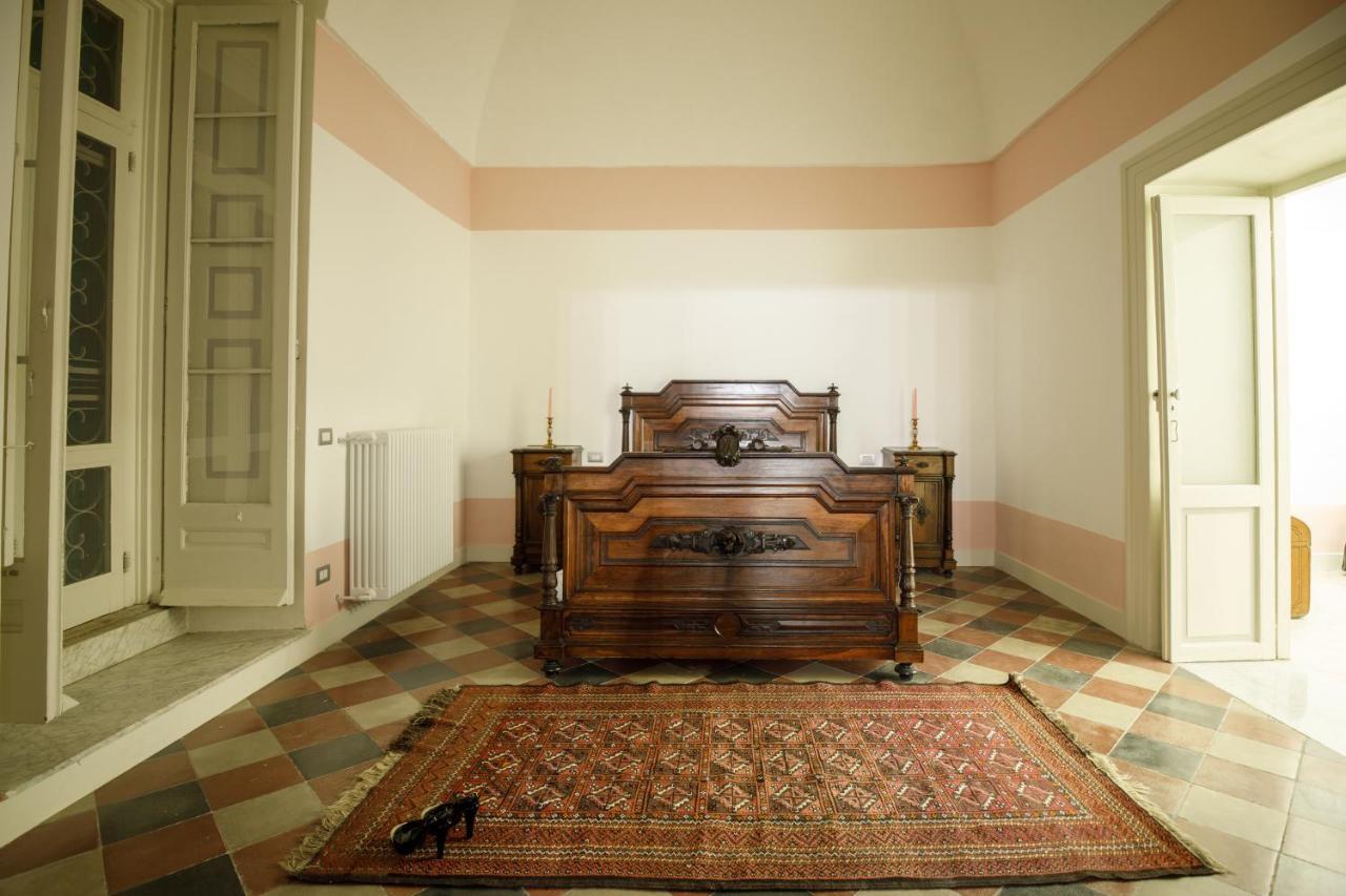 לינה וארוחת בוקר מולה די בארי Palazzo Introna מראה חיצוני תמונה