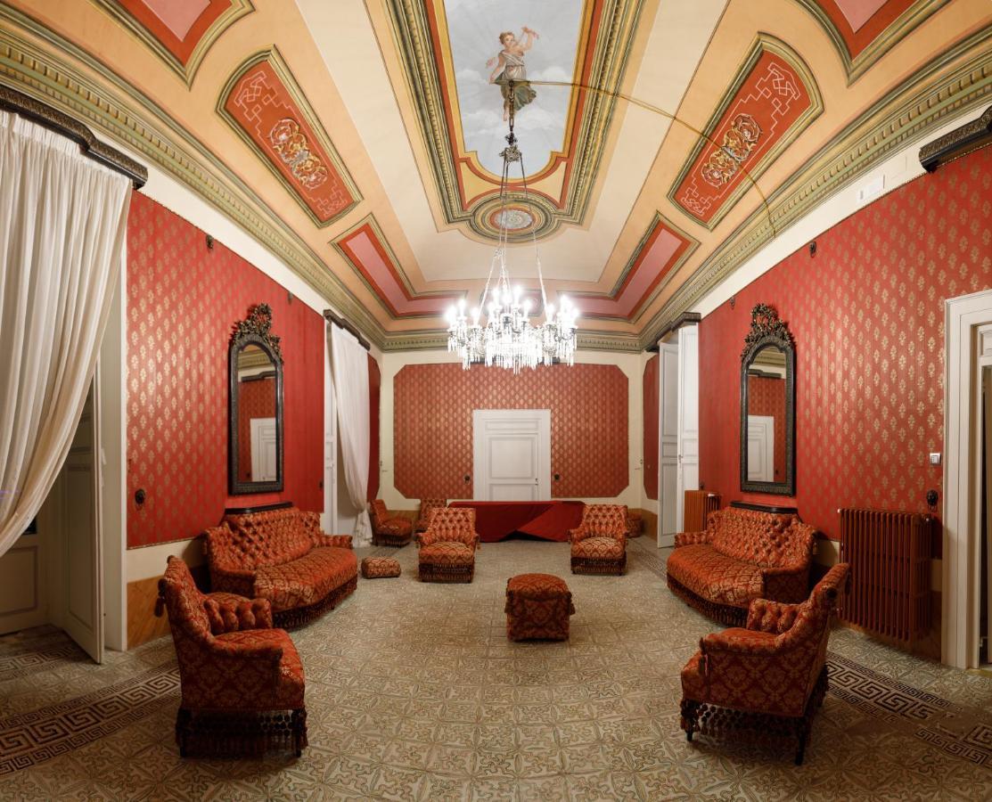 לינה וארוחת בוקר מולה די בארי Palazzo Introna מראה חיצוני תמונה
