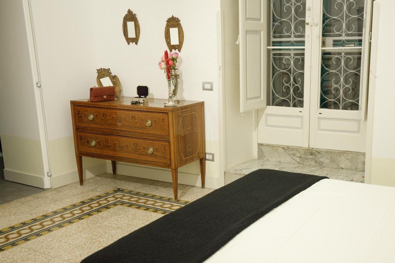 לינה וארוחת בוקר מולה די בארי Palazzo Introna מראה חיצוני תמונה