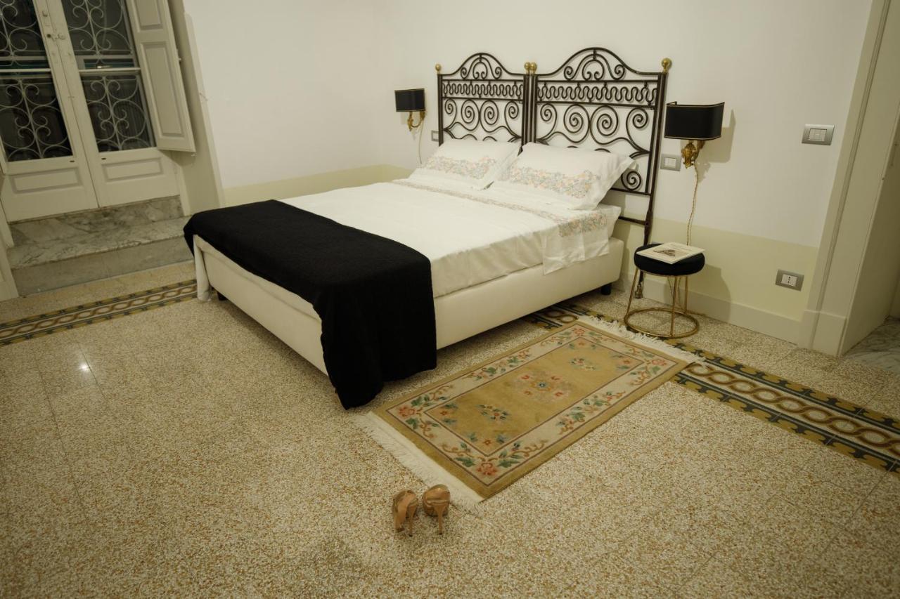 לינה וארוחת בוקר מולה די בארי Palazzo Introna מראה חיצוני תמונה