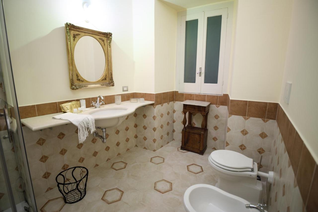 לינה וארוחת בוקר מולה די בארי Palazzo Introna מראה חיצוני תמונה