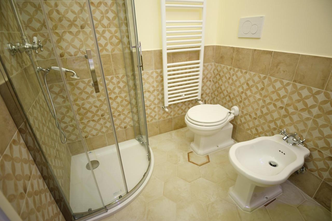 לינה וארוחת בוקר מולה די בארי Palazzo Introna מראה חיצוני תמונה