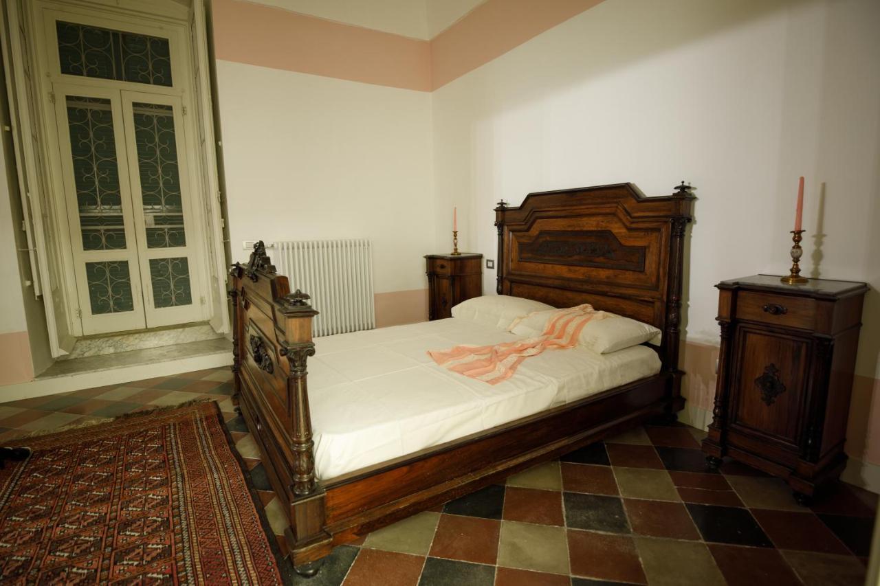 לינה וארוחת בוקר מולה די בארי Palazzo Introna מראה חיצוני תמונה