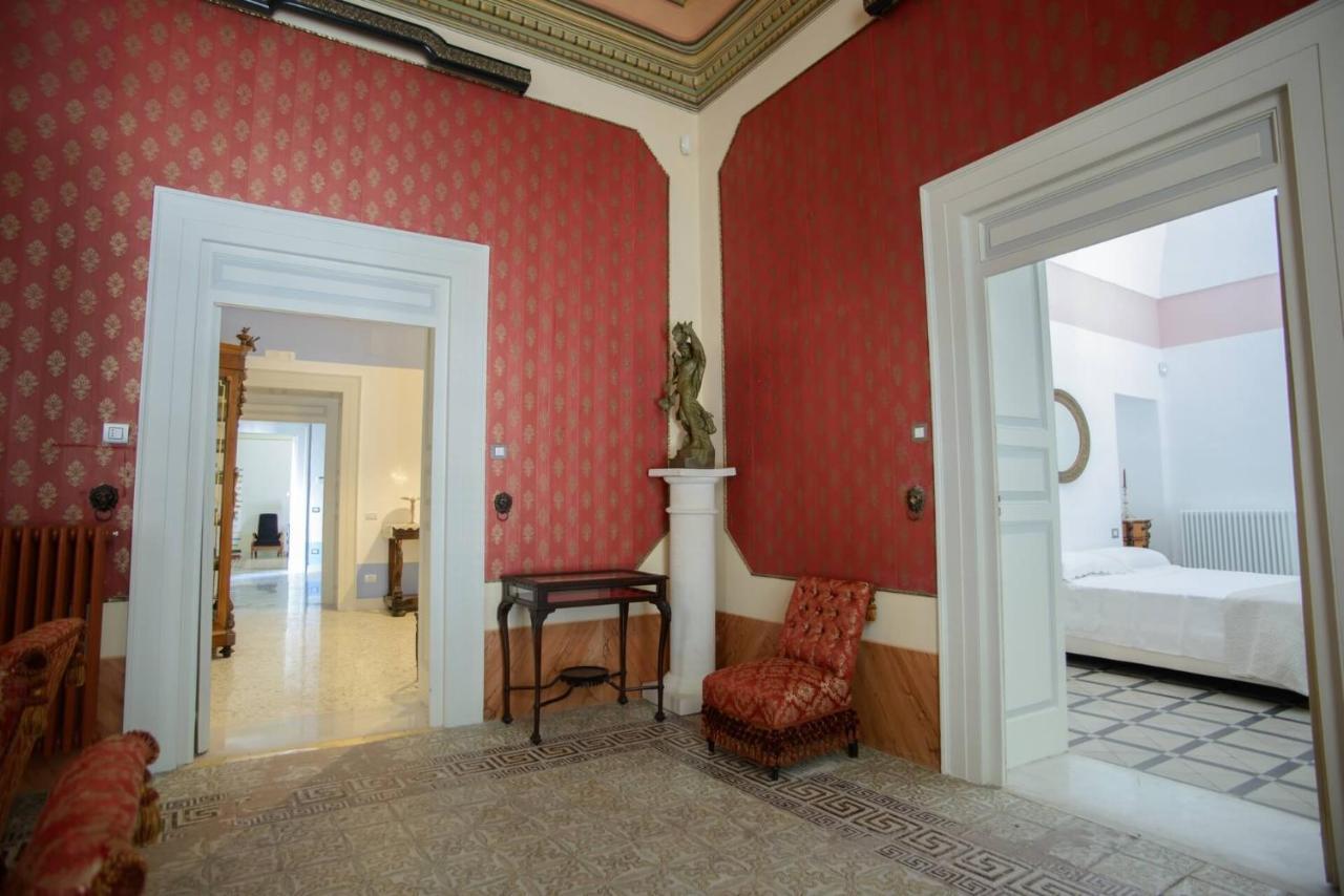לינה וארוחת בוקר מולה די בארי Palazzo Introna מראה חיצוני תמונה