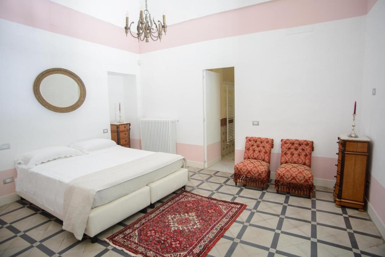 לינה וארוחת בוקר מולה די בארי Palazzo Introna מראה חיצוני תמונה