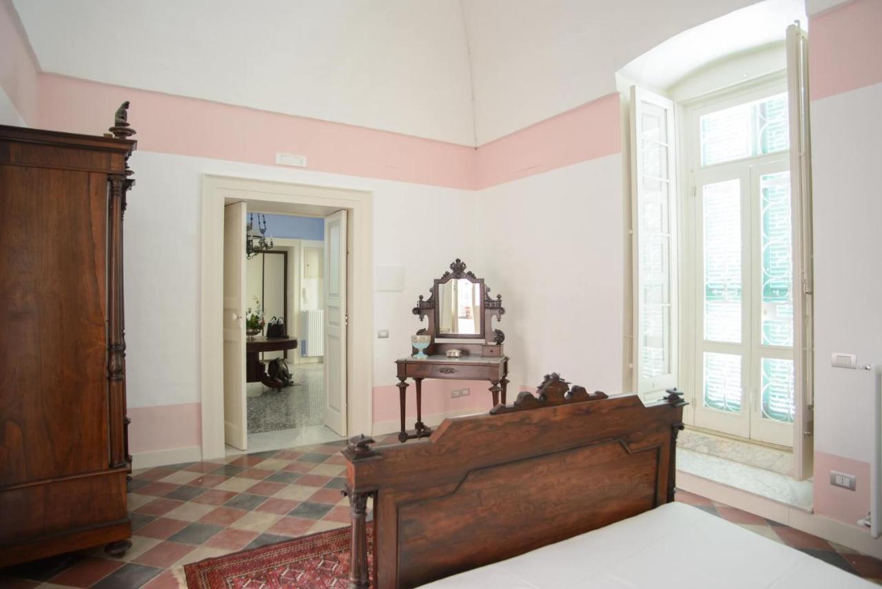 לינה וארוחת בוקר מולה די בארי Palazzo Introna מראה חיצוני תמונה
