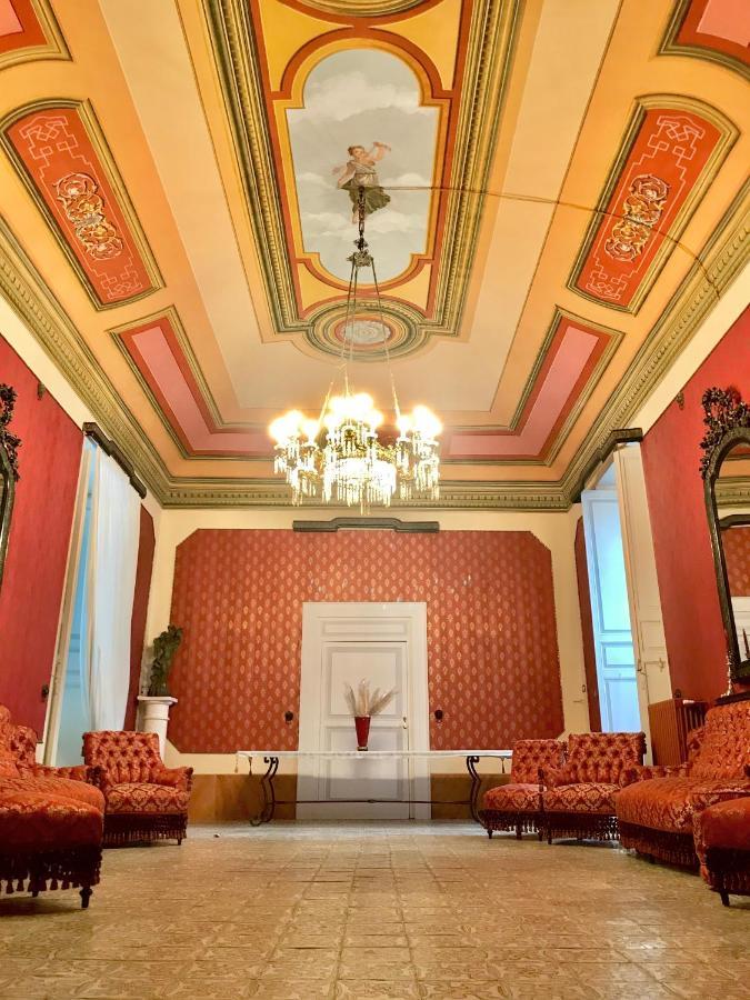 לינה וארוחת בוקר מולה די בארי Palazzo Introna מראה חיצוני תמונה