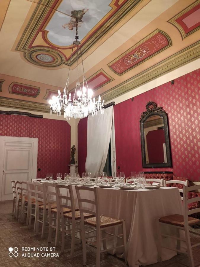 לינה וארוחת בוקר מולה די בארי Palazzo Introna מראה חיצוני תמונה