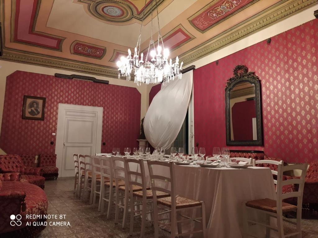 לינה וארוחת בוקר מולה די בארי Palazzo Introna מראה חיצוני תמונה