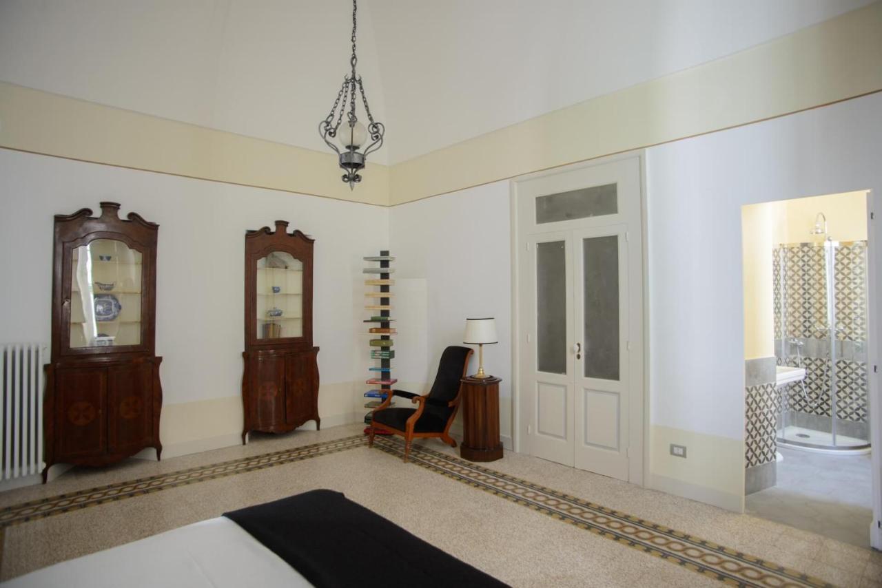 לינה וארוחת בוקר מולה די בארי Palazzo Introna מראה חיצוני תמונה